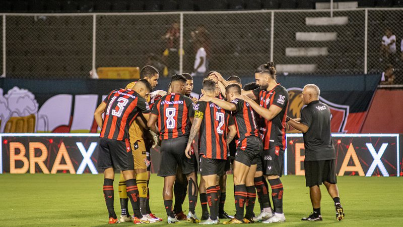Zagueiro titular do Vitória recebe proposta do futebol europeu e pode deixar o clube; saiba mais