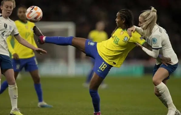 Lula anuncia medida inédita: Ponto facultativo para acompanhar os jogos da seleção feminina na Copa do Mundo