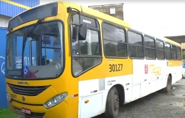 Quadrilha armada aterroriza passageiros em assaltos a ônibus na capital baiana e arredores