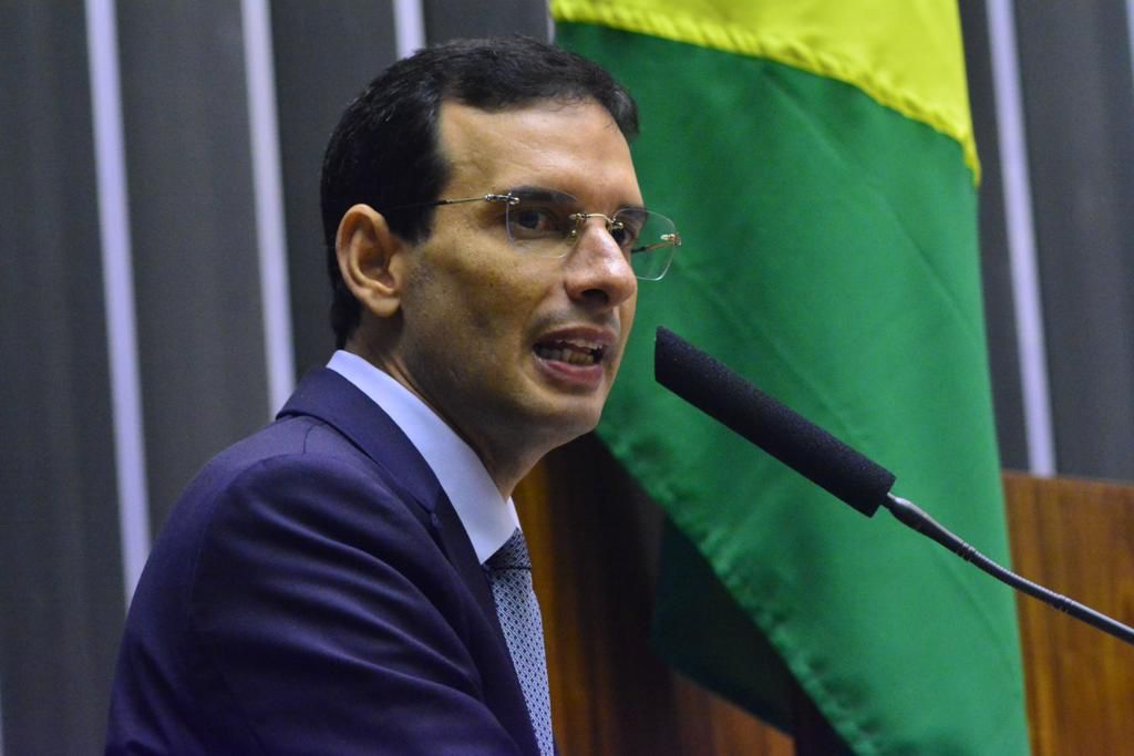 Projeto de Leo Prates autoriza a União a criar linha de crédito para compra de carros elétricos nacionais