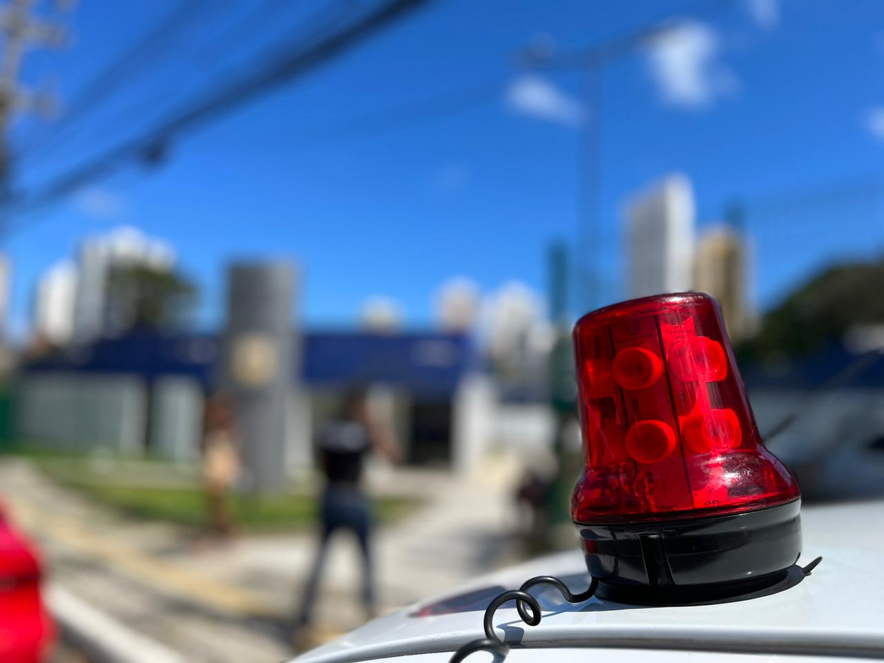Falsos policiais extorquiam comerciantes e são presos em flagrante