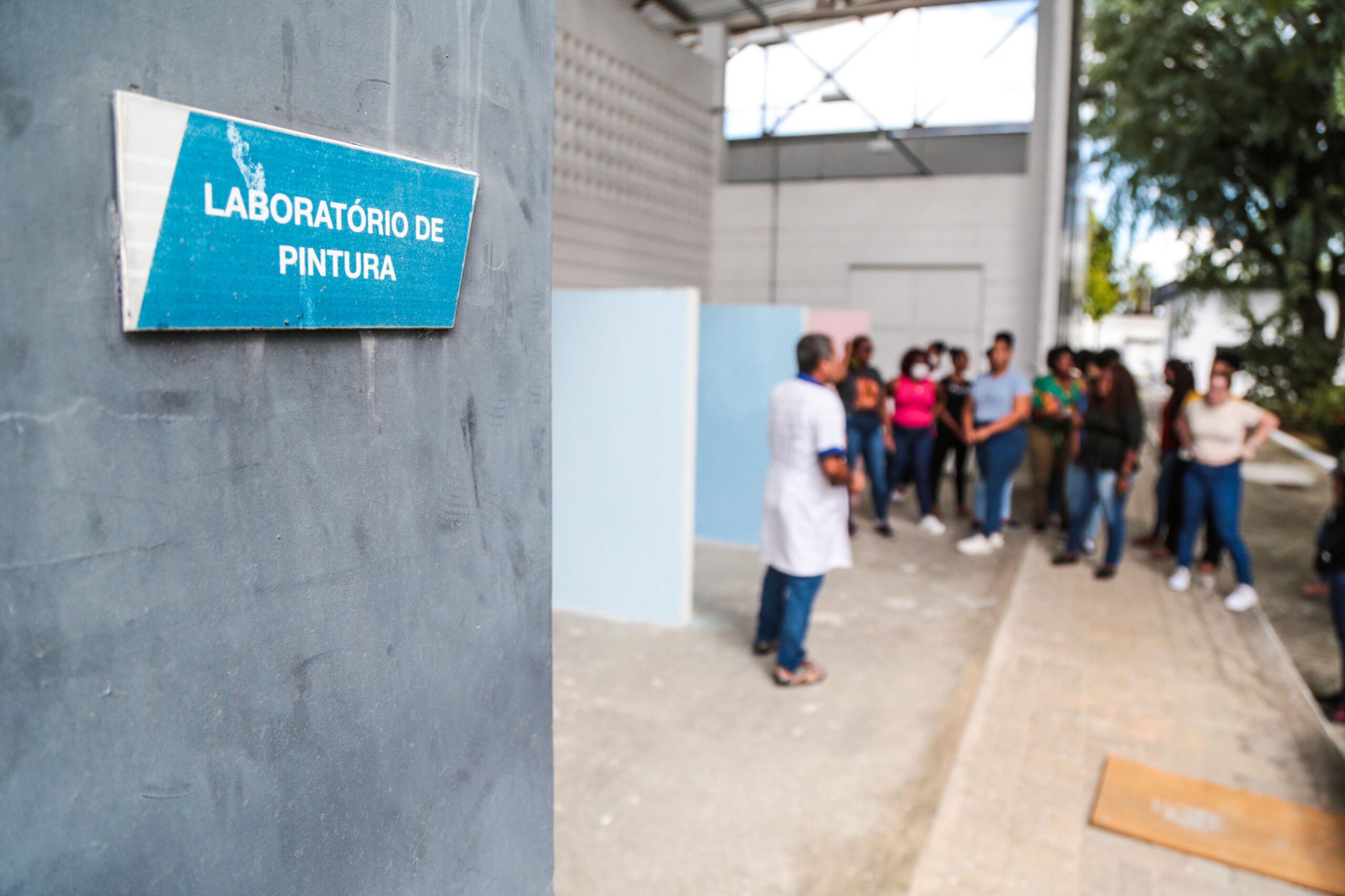 Curso gratuito de Pintura de Obras é oferecido exclusivamente para mulheres no CEU Valéria