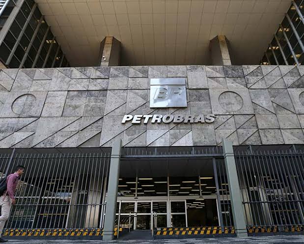 Descolamento nos Preços de Combustíveis: Nova Estratégia da Petrobras em Teste