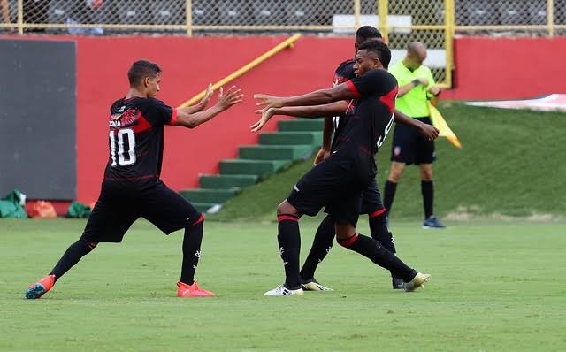 Confronto direto na Série B: Vitória enfrenta o Sport em busca da vitória