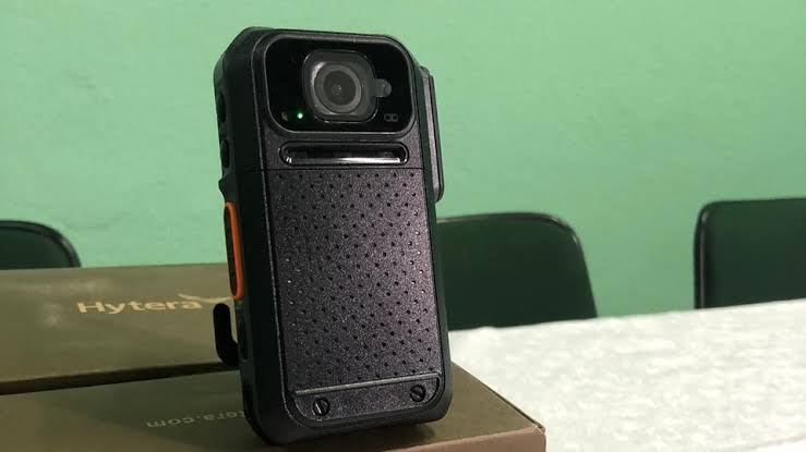 Bodycams para policiais: Uma promessa de transparência com prazo para o além?