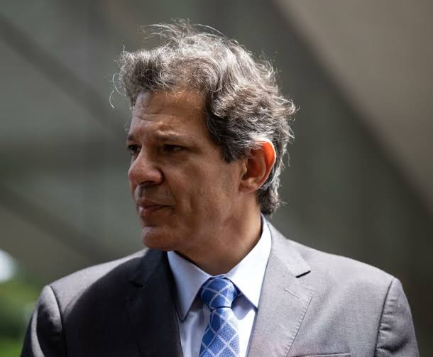 Ministro Fernando Haddad (PT) propõe taxação de super-ricos em fundos exclusivos