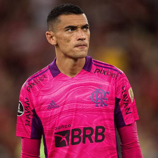 Bahia busca reforço no gol e mira contratação de Santos, goleiro do Flamengo