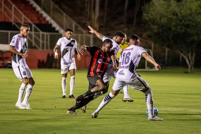 Vitória mostra garra e personalidade para arrancar empate emocionante contra a Ponte Preta!