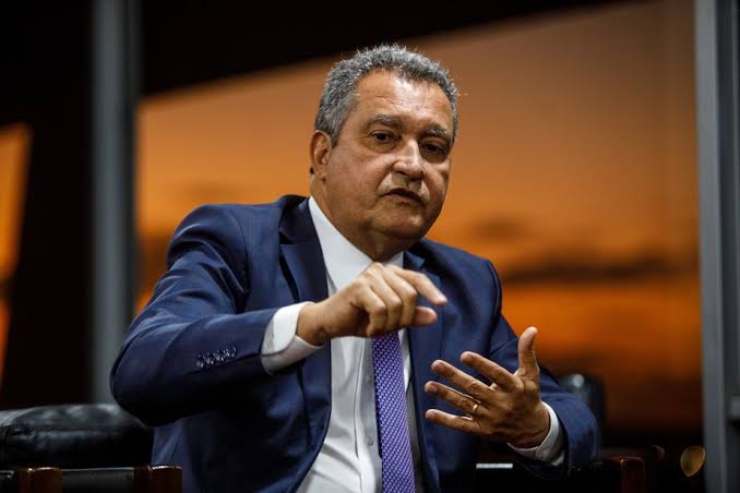 Ministro Rui Costa (PT) rejeita candidatura à prefeitura de Salvador, gerando controvérsia na base petista