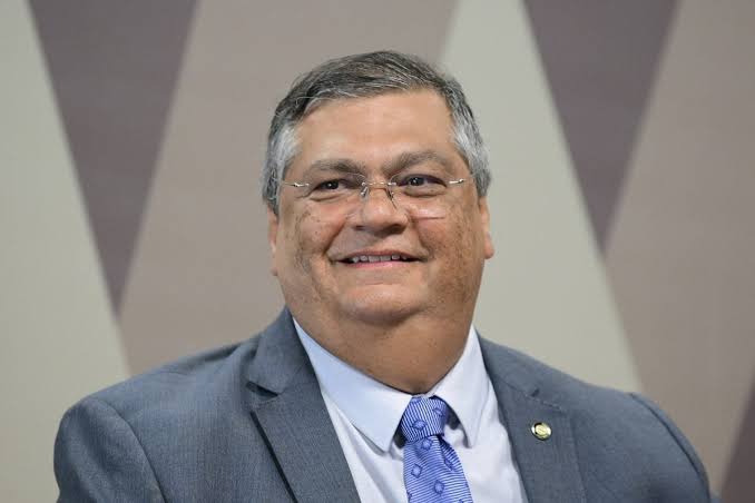 Novo decreto presidencial proíbe funcionamento 24 horas de clubes de tiros e restringe posse de armas