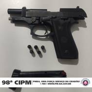 PMs prendem criminoso com pistola na cidade de Pintadas