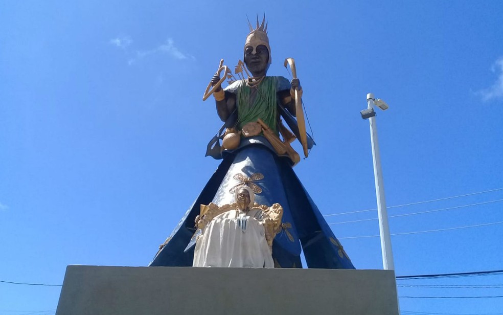 A escultura de Mãe Stella de Oxóssi será reinstalada após restauração completa