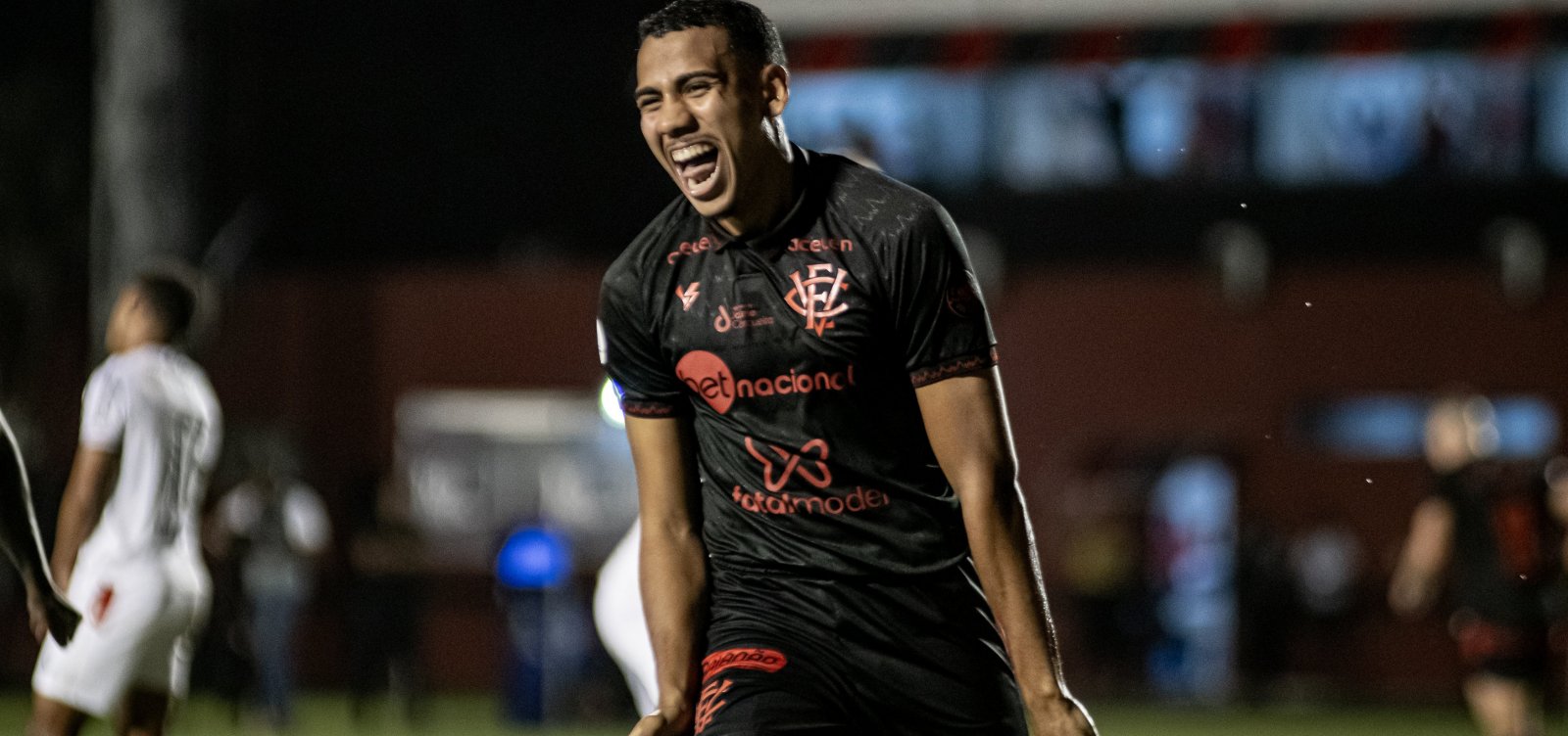 Vitória Mantém Sequência de Vitórias em Casa na Série B com Triunfo sobre o Botafogo-SP