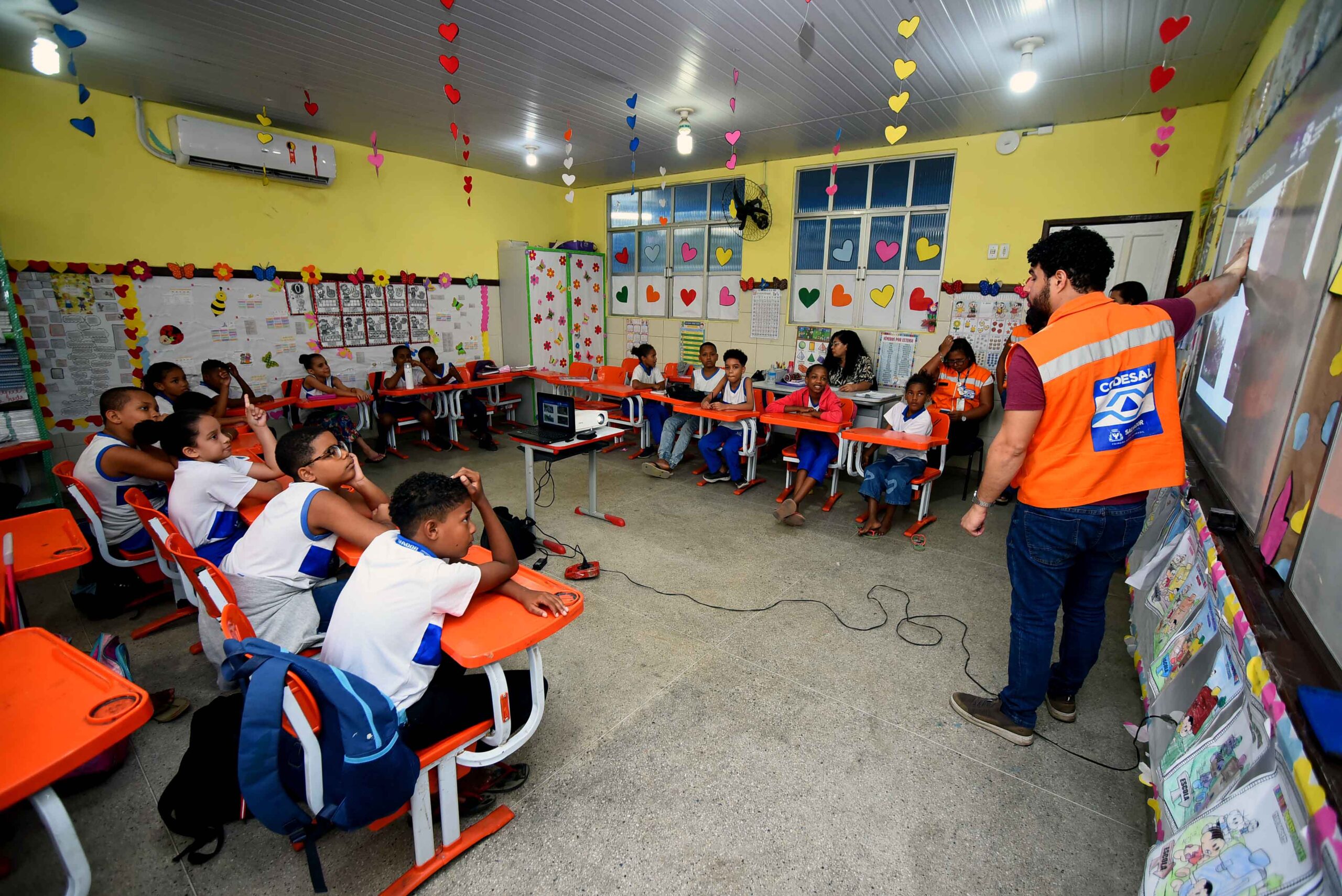Projeto Defesa Civil nas Escolas capacita alunos em Saramandaia 