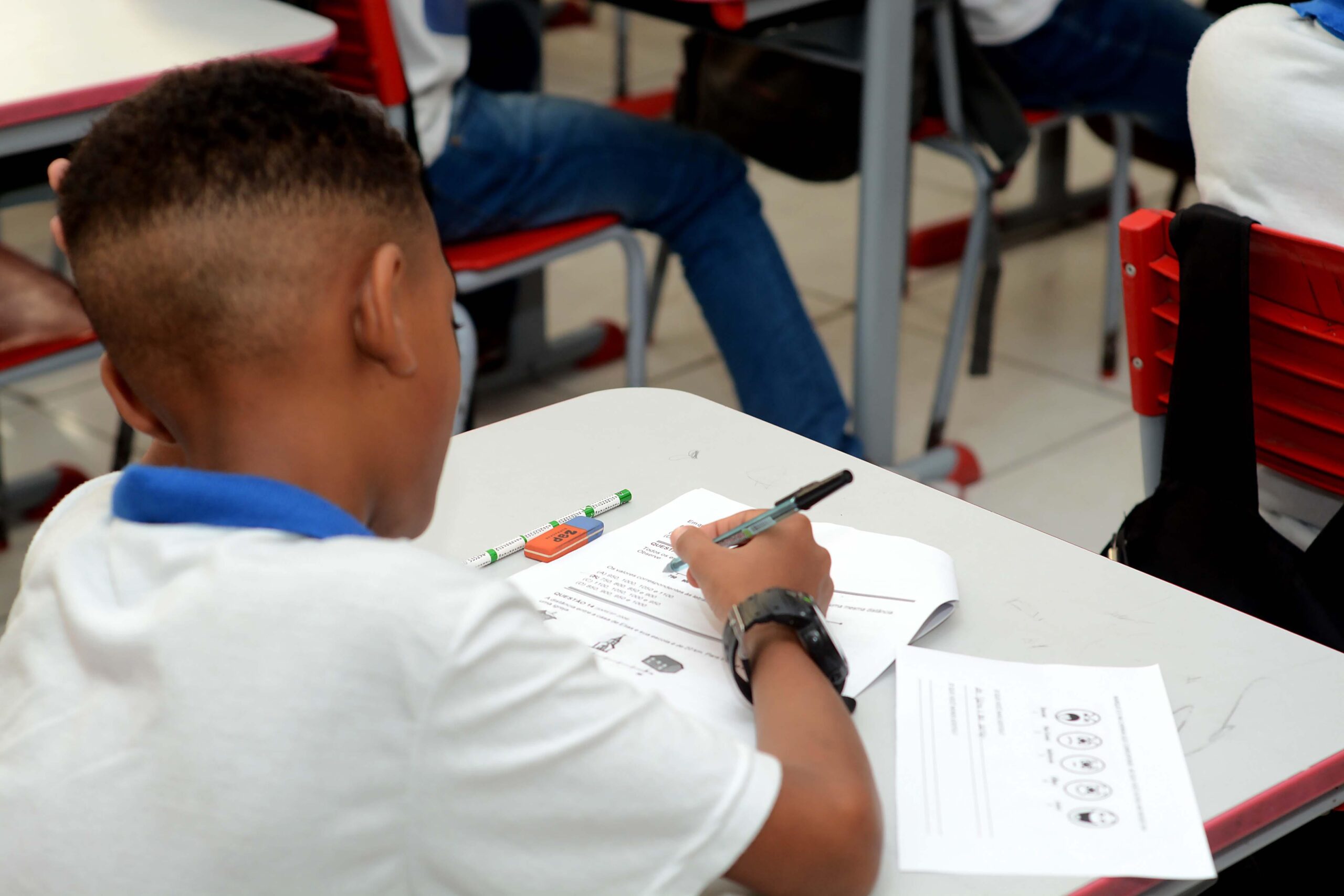 Prefeitura de Salvador lança edital para contratar 20 professores de inglês nas escolas municipais