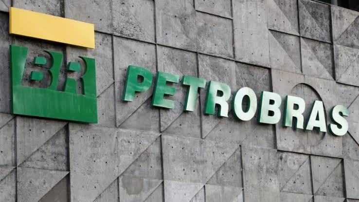 Lucro da Petrobras no Segundo Trimestre Cai 47% devido a Queda nos Preços do Petróleo