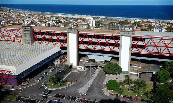 Descaso e Inércia: A Dívida Trabalhista que Arrasta o Antigo Centro de Convenções de Salvador para a Ruína