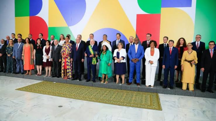 Reforma Ministerial no Brasil: Mudanças na Esplanada dos Ministérios após a Viagem de Lula à África