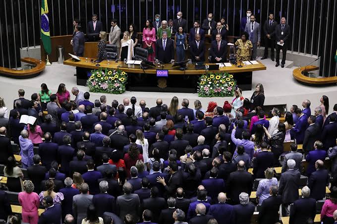 Discussão sobre Permanência da Política de Cotas em Universidades Federais Avança na Câmara dos Deputados