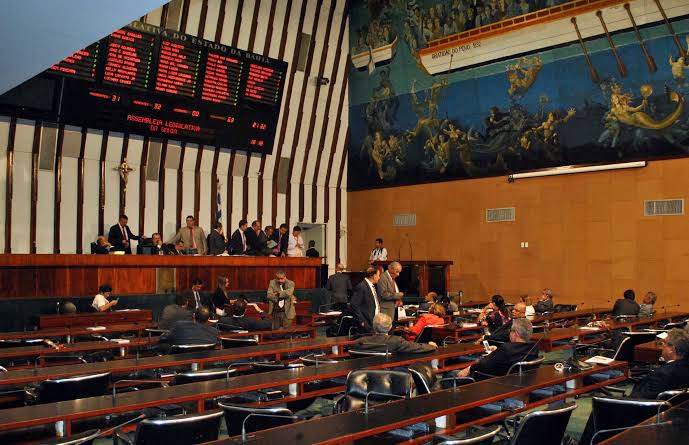 Votação de Reajuste de Servidores do Judiciário e Projeto de Reestruturação em Cartórios é Adiada na AL-BA