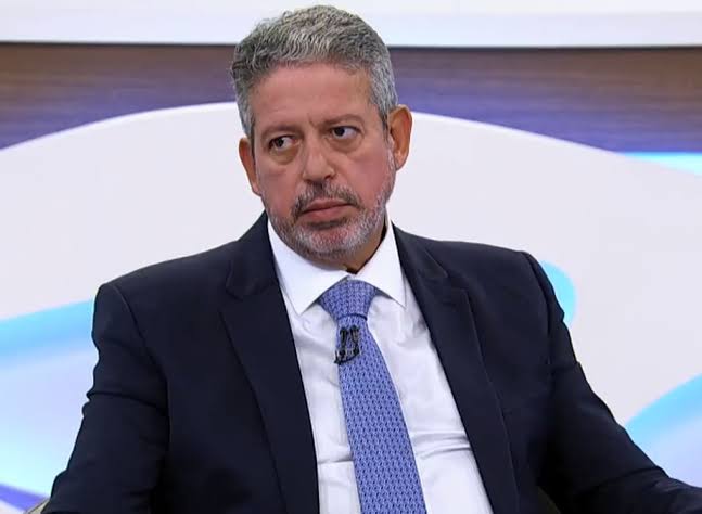 Acordos Políticos: Estratégias, Trocas e Suspense na Câmara