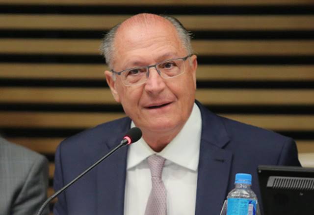 Geraldo Alckmin Recusa Apoio a Boulos em Eleição Municipal de São Paulo, Afirma Colunista