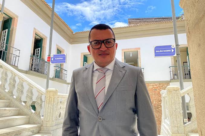 Vereador Anderson Ninho denuncia merenda escolar com larvas e critica tratamento dos estudantes: ‘Não são bichos, merecem respeito!