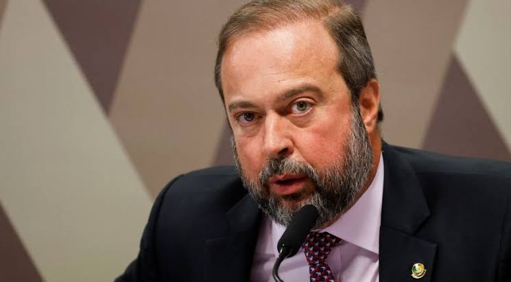 Ministro de Minas e Energia busca investigação sobre apagão nacional