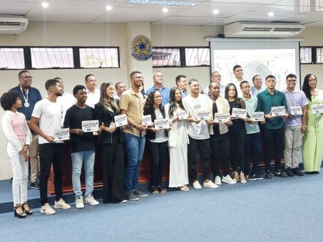 Premiação “Jovem Destaque” Reconhece Talentos Diversos em Simões Filho