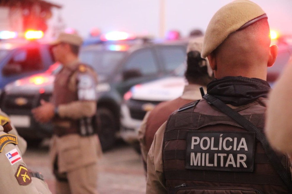 Sistema de Reconhecimento de Placas Veiculares Leva à Prisão de Três Suspeitos e Recuperação de Carro Roubado com Armas