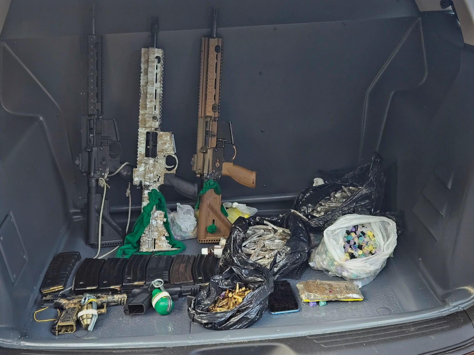 PM apreende mais três fuzis e duas pistolas no Alto das Pombas