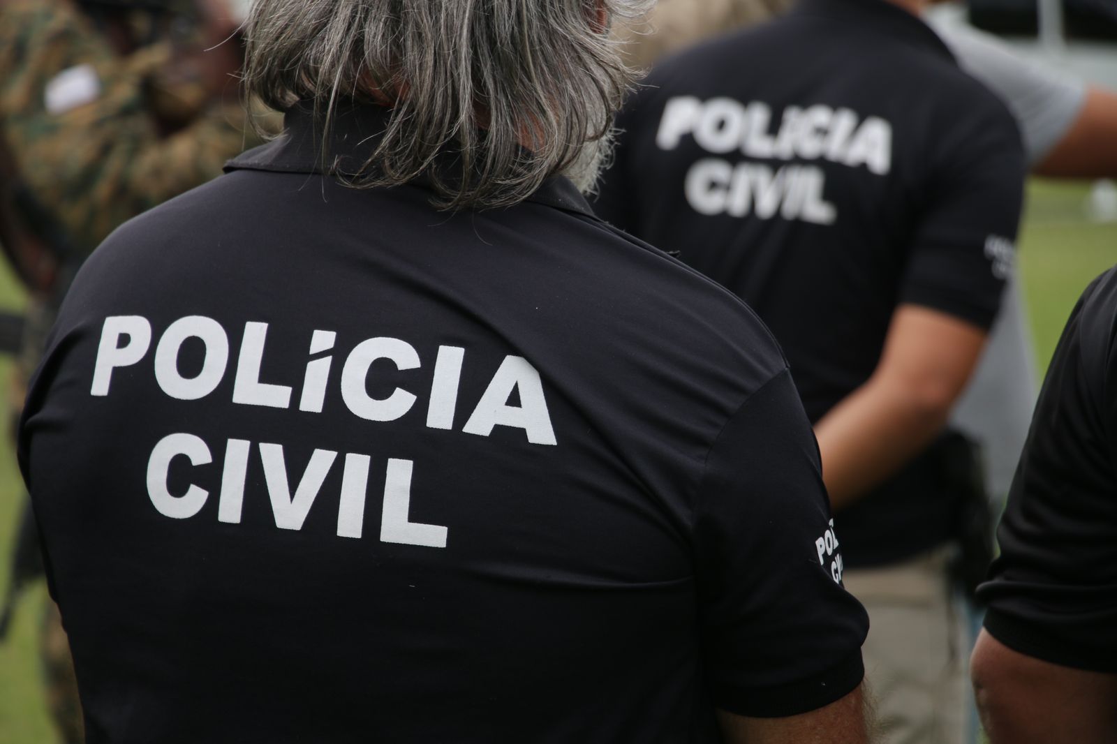 Polícia Apreende Pistola e Drogas em Operação no Engenho Velho de Brotas, em Salvador