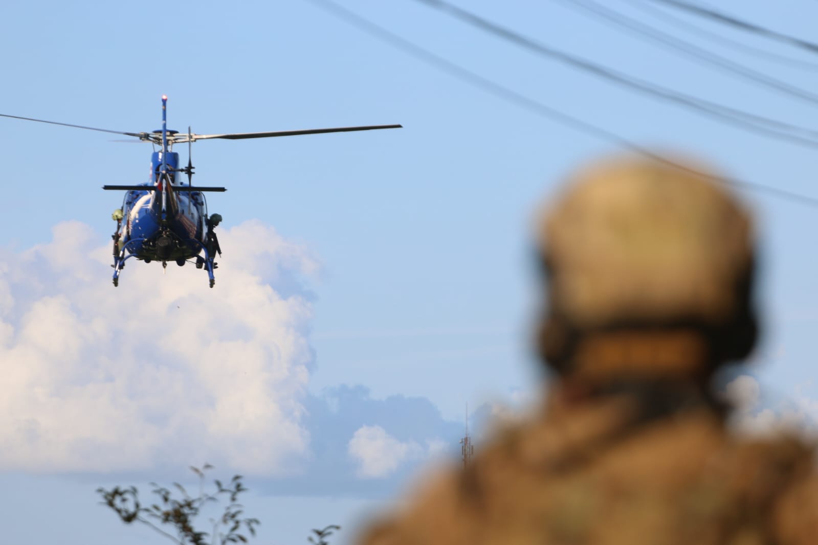 Operação Aérea de Alto Impacto em Salvador! GRAER da PM e CAOP da PF dominam os céus para combater o crime!