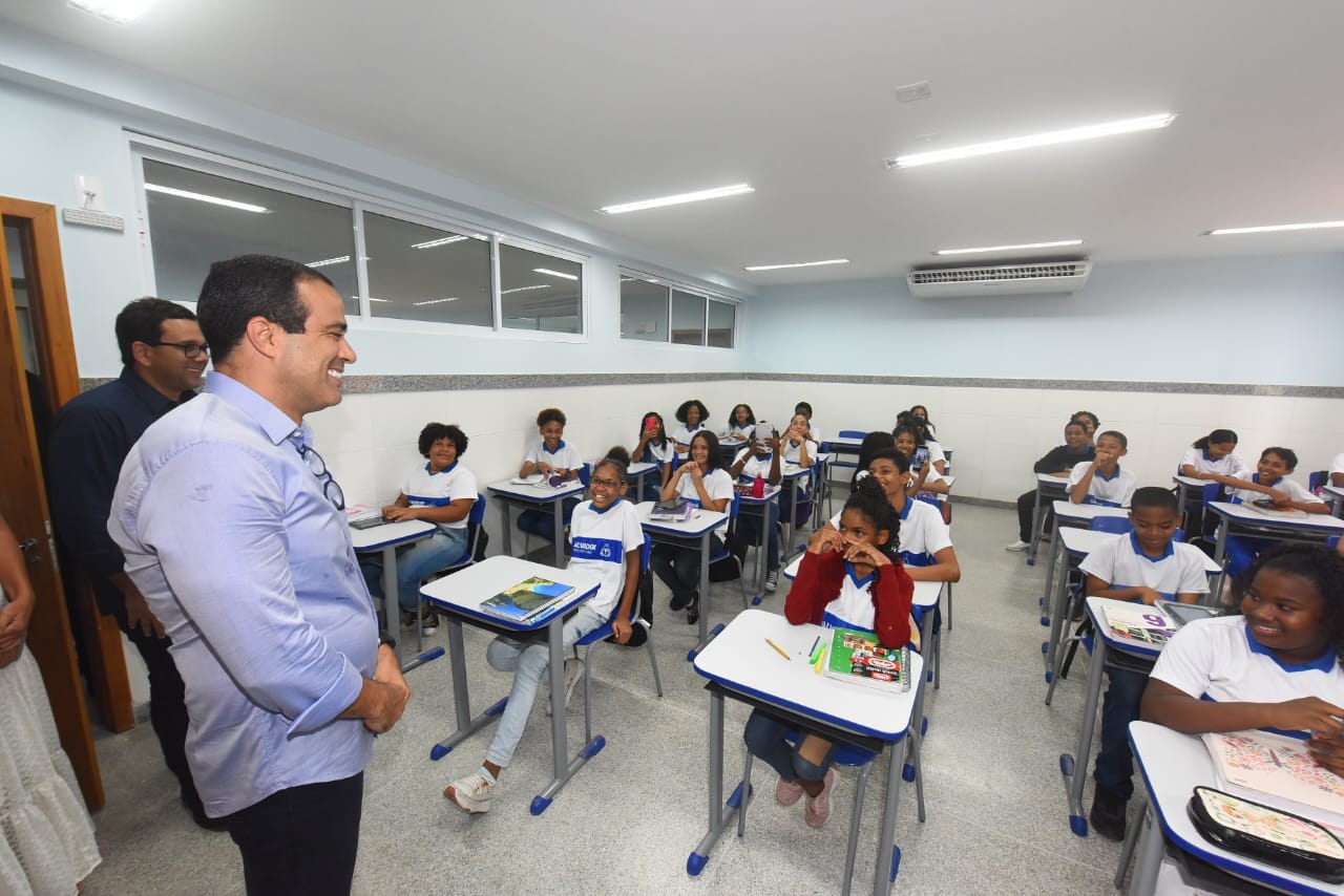 Prefeitura reconstrói escola em Cajazeiras V com salas climatizadas e capacidade para atender 2,4 mil alunos