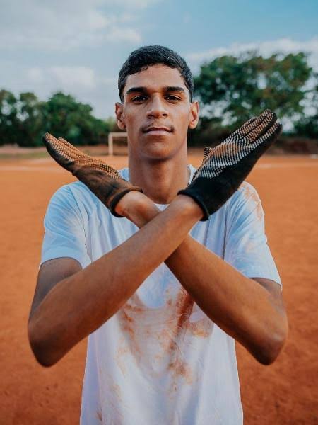 Luva de Pedreiro: O Influenciador que Conquistou o Mundo e Faz Fortuna para Receber seu Filho, Cristiano Ronaldo