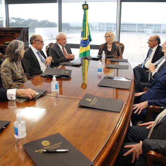 Lula Propõe Sigilo de Votos no STF em Meio a Críticas a Atuação de Zanin