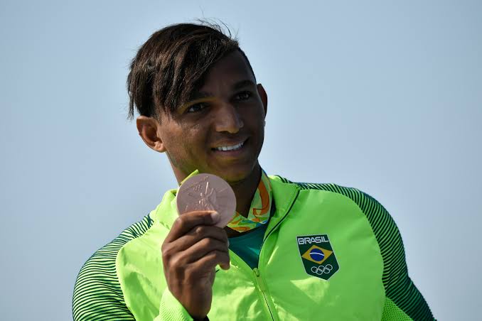 Isaquias Queiroz: Mais um Atleta Revela Desafios com a Saúde Mental no Esporte
