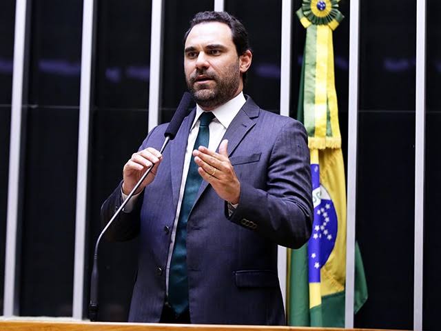 Líder do PSDB na Câmara Defende Regulamentação de Jogos de Aposta no Brasil