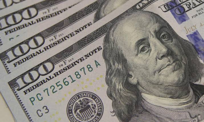 Bolsa em Queda e Dólar em Alta: Mercado Financeiro em Dia de Tensão Global