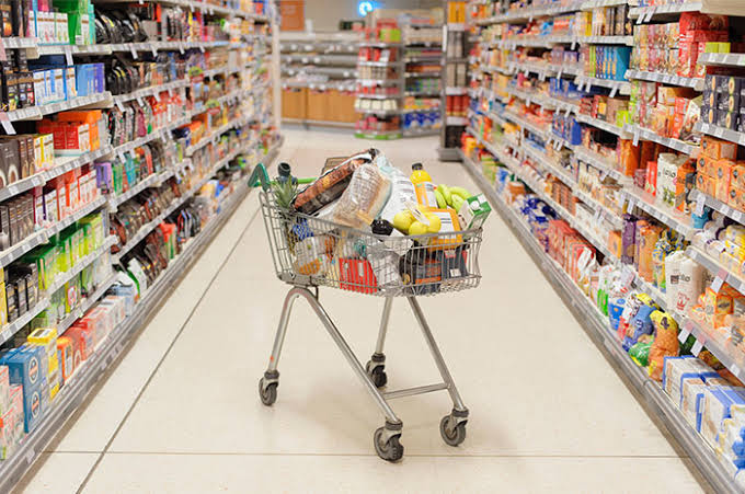 Inflação no Brasil Acelera em Agosto, Impulsionada pela Energia, mas Alimentos Têm Queda de Preços