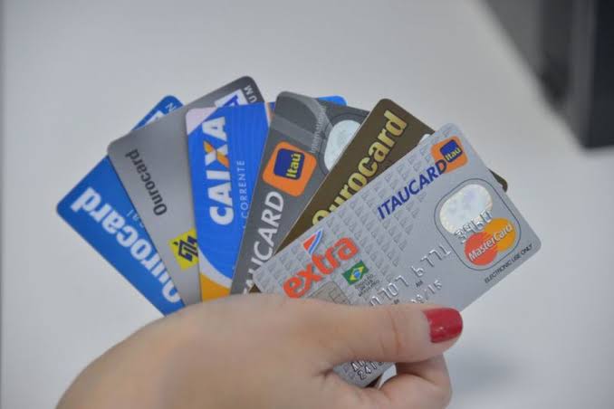 Projeto de Lei Propõe Limitar Juros Rotativos do Cartão de Crédito