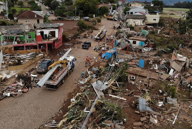 Ministro brasileiro anuncia ajuda financeira de R$ 56 milhões para vítimas das chuvas no RS