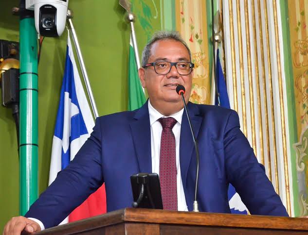 Projeto de Lei em Salvador Visa Capacitar Professores em Libras e Incluir Docentes Surdos