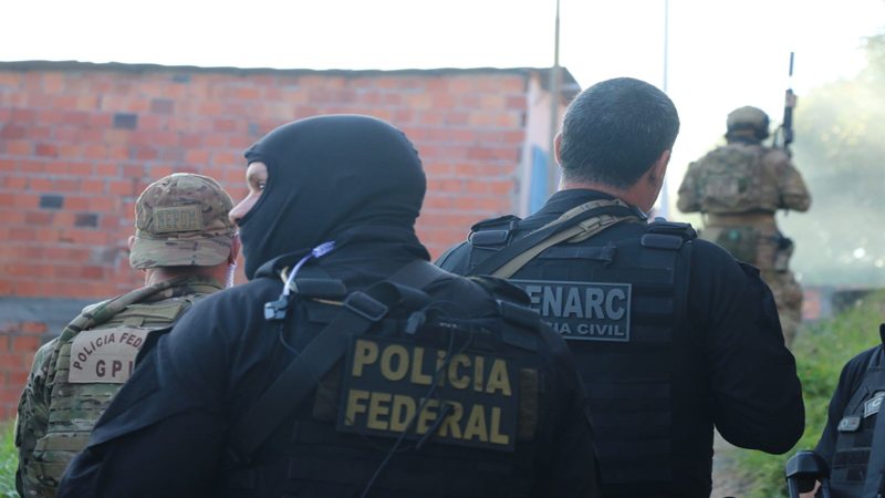 Prisão de Criminosos e Apreensão de Armas e Drogas em Operação Policial em Valéria, Salvador