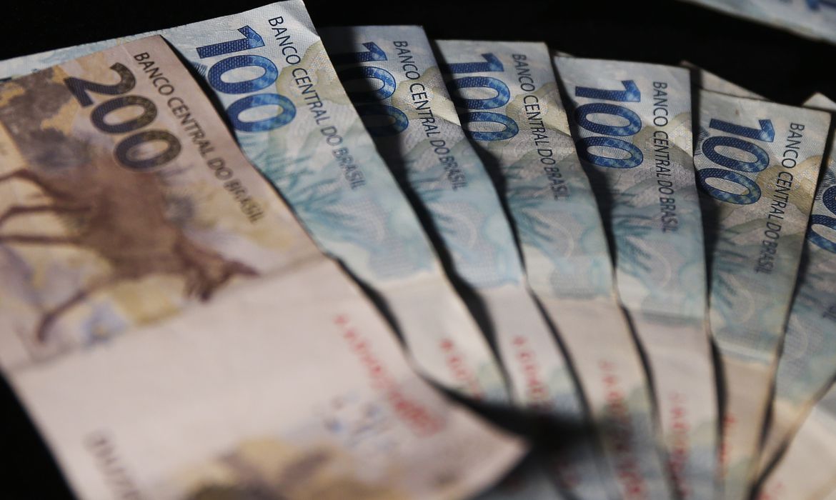 Economia brasileira deve crescer 2,92% este ano, segundo projeção do mercado