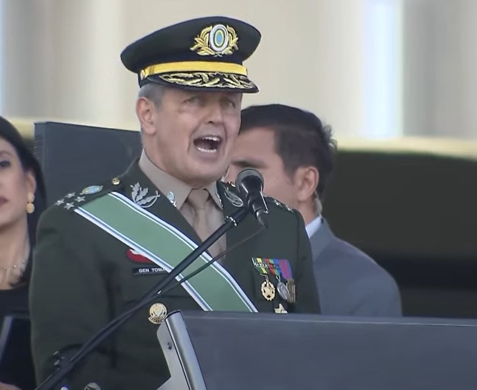 Comandante do Exército Reafirma Compromisso com a Lei e a Democracia