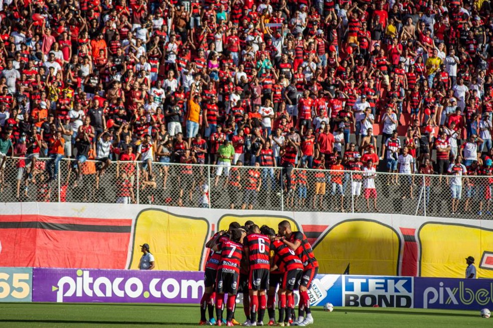 Vitória Brilha e Recupera a Liderança na Série B Após Vitória por 3 a 0 contra o Avaí