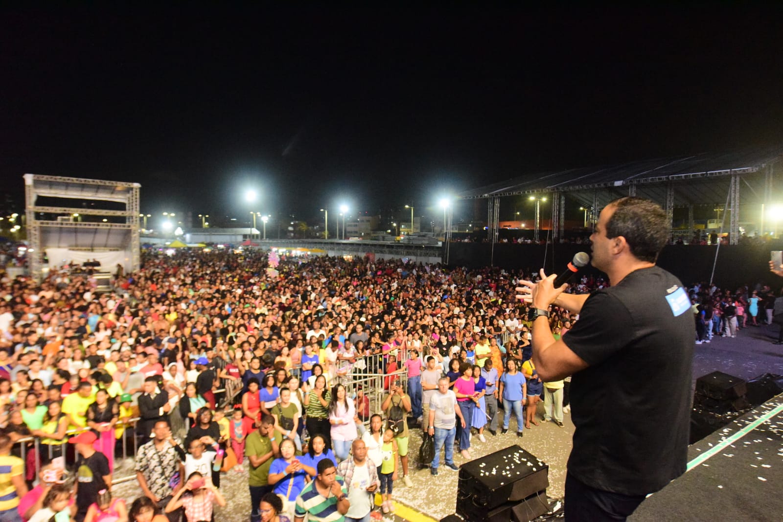 Festival de Cultura Evangélica de Salvador une multidão em uma noite de fé e adoração
