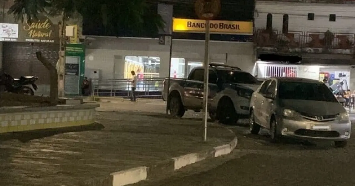 Feira de Santana: homem é morto a facadas em praça pública