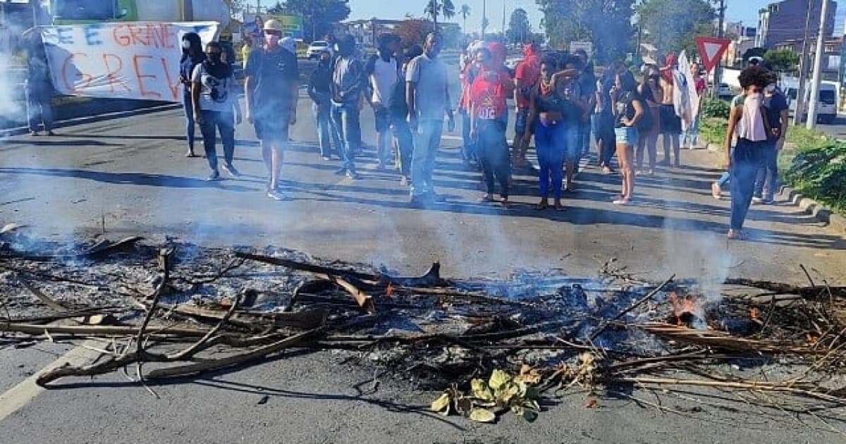 Estudantes Bloqueiam BR-116 em Protesto por Melhorias na Uefs e Liberam Após Negociações